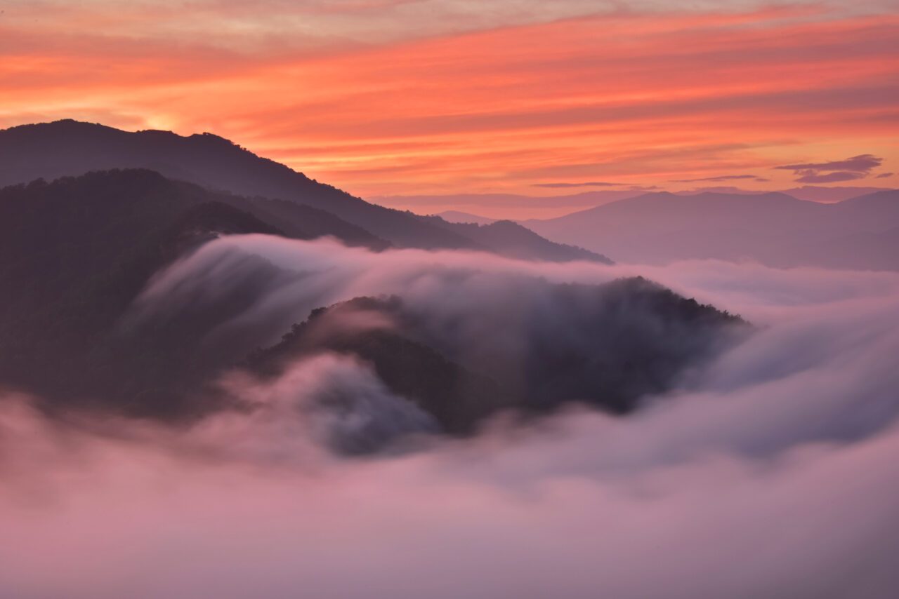 枝折峠の滝雲 銀山平に現れる魚沼の絶景
